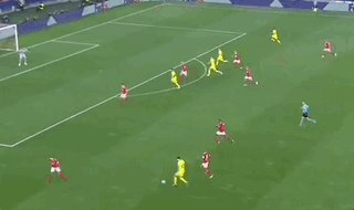 1681255588032036610.gif 头球一比0.gif